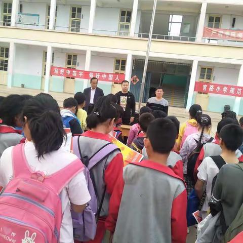铜石镇官路完小举行“写好中国字，做好中国人”书写大赛