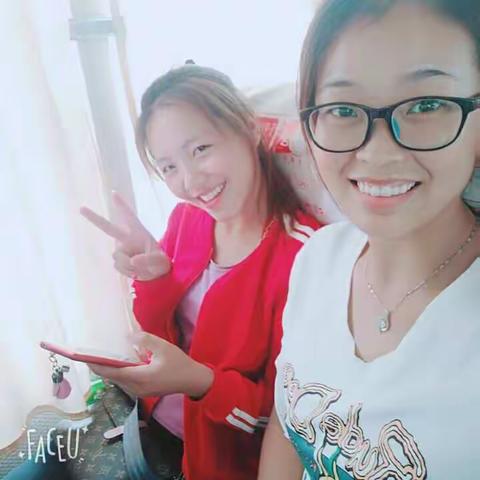 臭美的两个人😃😃😃😃😃