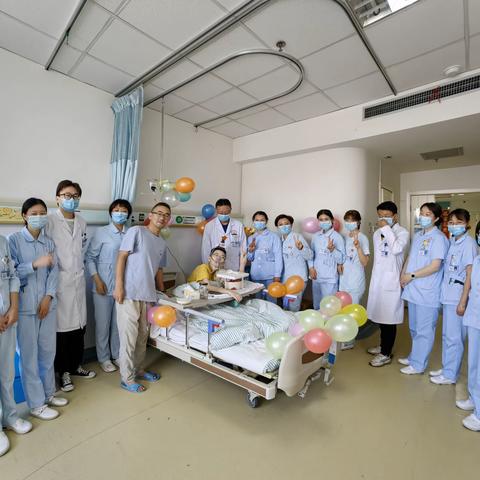 甘肃省肿瘤医院骨软二妇瘤二科医护人员为三名住院患儿举办庆“六一”儿童节活动