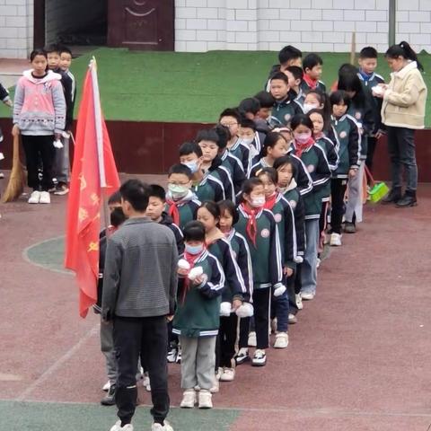 缅怀革命先烈，传承红色基因——板山坪镇第二中心小学清明祭英烈扫墓活动