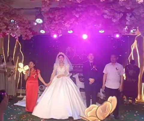 成洪蛟.田小红爱子成绍军.徐媛媛新婚庆典影集！