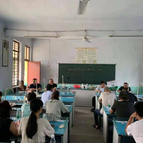 谋篇布局新学年，推陈出新好开端                   ------万金店镇一中积极做好开学准备工作