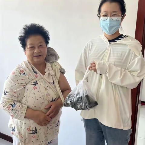 河东街道工人南里第一社区开展端午节慰问特服人员活动