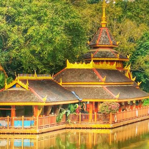 走进西双版纳之一：游览曼听御花园