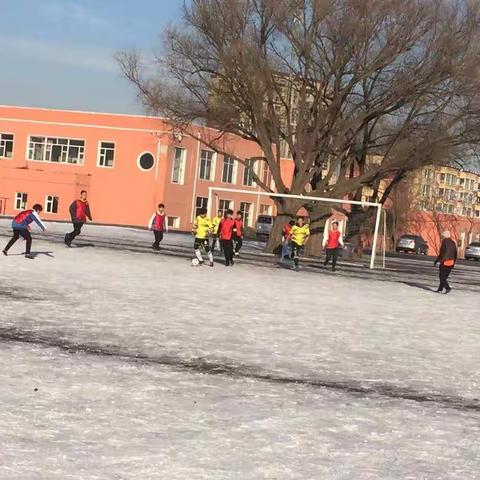 雪地上激情奔跑,16中再创足球辉煌系长春市第十六中学“安全杯”雪地足球赛报道搞