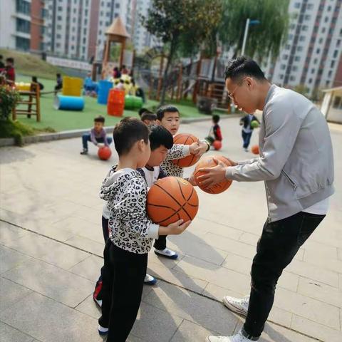 “篮”不住的精彩❤幼儿园里开展篮球🏀运动好处多多。