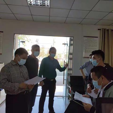 省扶贫办督导组和县农业农村局带队到荣邦乡开展疫情防控检查
