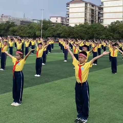 心蕴信仰中国红，手绘诗语强国梦——雩山中小学“五红培根铸魂”系列活动之三年级手语操比赛