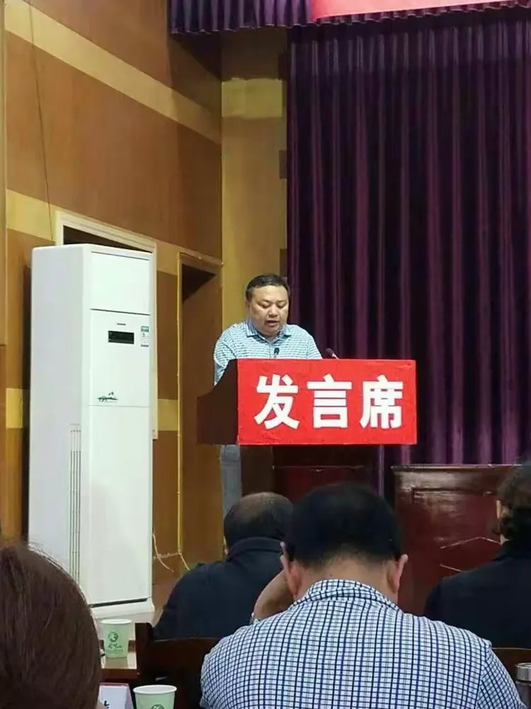 长宁县人大常委会主任,党组书记宋开云,在大会上作经验交流发言