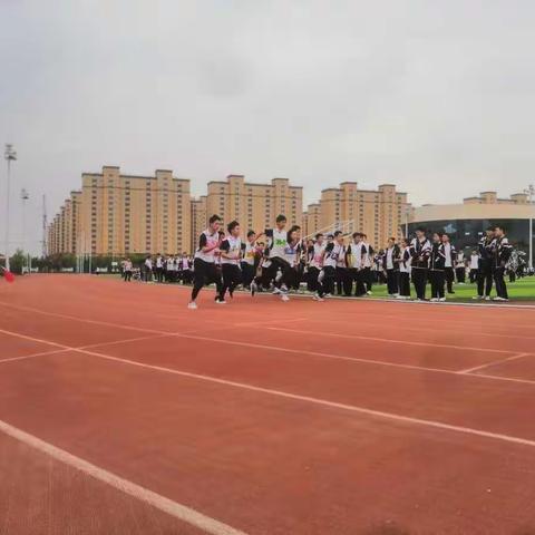 高一二部学生活动系列之“庆七一男女混合接力赛”活动简记