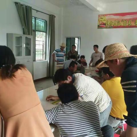 镇驻村队和农业服务中心到陀头村调查2014.15.16年建档立卡户