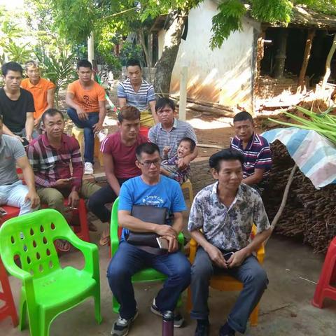 2018年5月20日感城镇陀头温布村贫困户观看扶贫电视