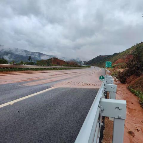 多方联动处突情，不惧风雨保畅通