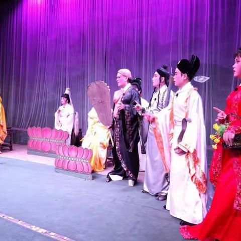 琼剧下乡送欢乐，邻里乡亲共开怀——龙泉镇富伟村委会富伟村举行琼剧下乡演出活动