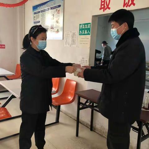 温情元宵节 暖心送汤圆