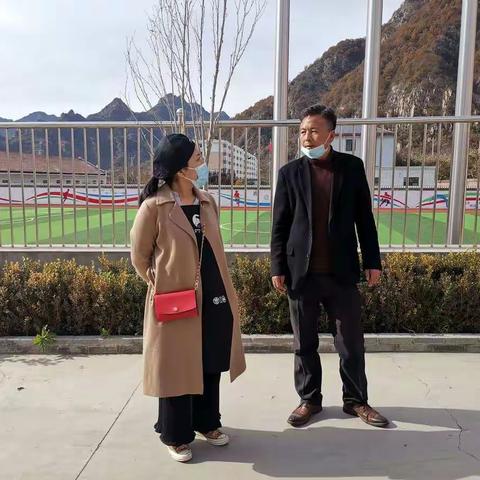 团兴隆县委携爱心企业开展捐资助学活动