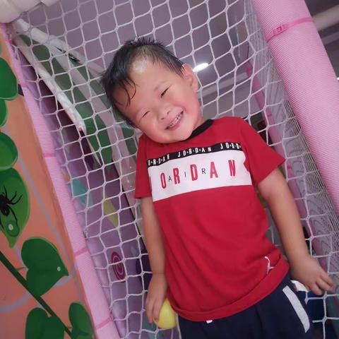 红黄蓝亲子园 欢乐小一班 朱哲欧 九月成长记录