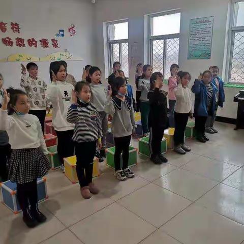 “学会感恩，传承美德，孝道先行，”——东滩里小学国学手势舞社团