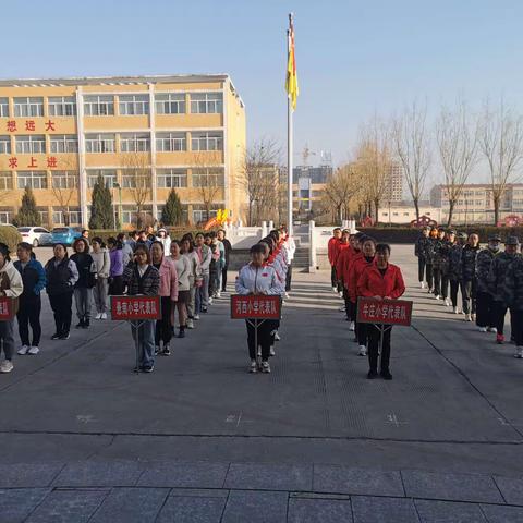 牛庄中心小学参加镇中心学校 ＂三八＂拔河比赛