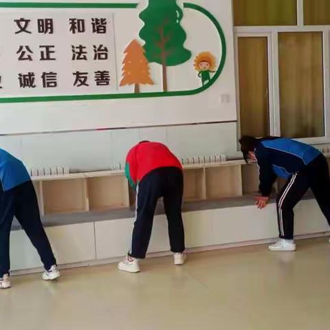 【励行教育】立德树人，学雷锋，践行雷锋精神——德岭山学校全体学生开学初校内卫生大保卫战，推动创城工作