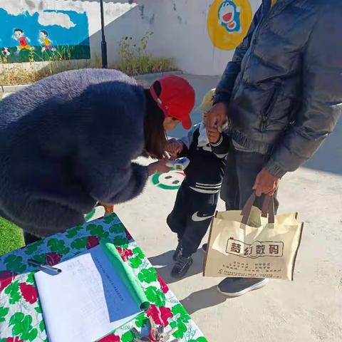 朱麦沙村双语幼儿园我上幼儿园啦——小班入园一天记录