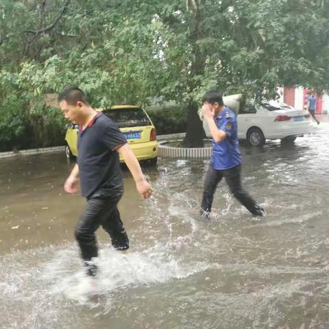 风里雨里和你在一起——中同街街道闻“汛”而动抗击暴雨