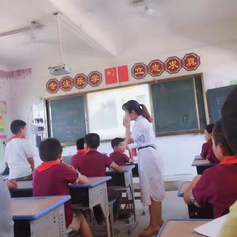 梅港乡中心小学示范课暨新入职教师培训