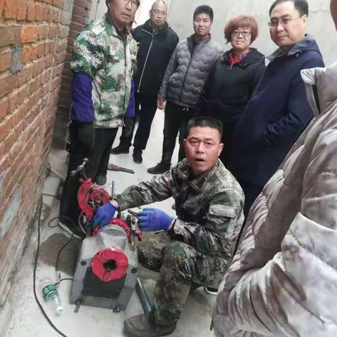 丛台区城管局陪同区领导督导煤改气工程