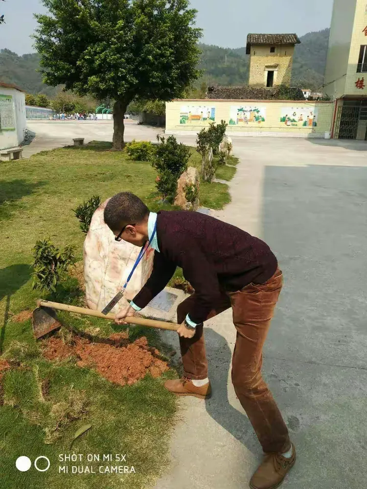 最后,梁达权校长作总结发言,要求全体师生认真完成既定的活动内容