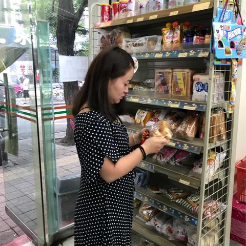 北稍门西社区开展便利店食品安全专项检查