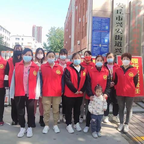 「风雨护学岗，暖心护成长」三3中队暖心护学执勤日
