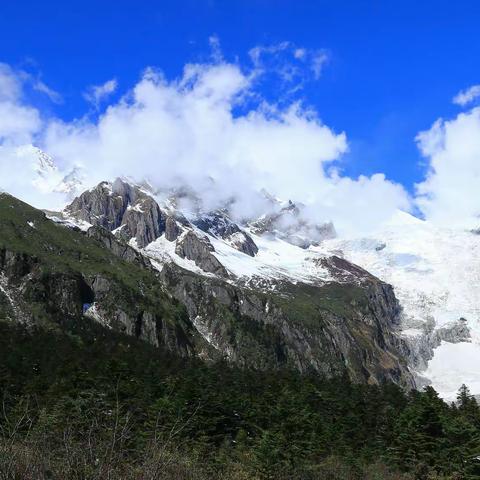 雪山行云