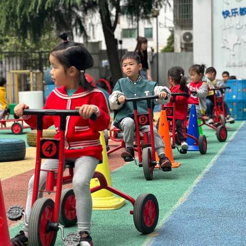 欢乐骑小车