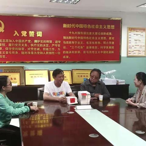 庆中老校长给我们送来新书啦