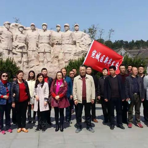 重温入党誓词，铭记英烈事迹——宛城区新华书店清明祭英烈活动