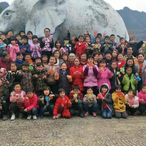 象鼻嘴村“紫桂”书法班开班暨传统文化手工剪纸艺术课