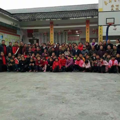 2017年12月24日象鼻嘴村“紫桂”书法班展示与感恩活动