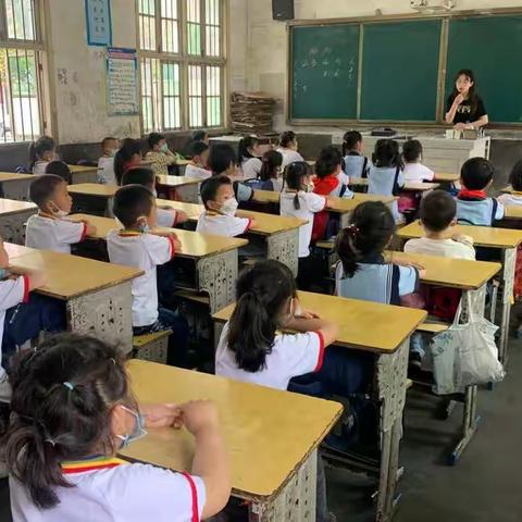 幼小衔接，我们在行动——花园镇中心幼儿园参观西中学校纪实