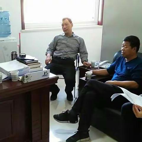 4月19日，县统计局领导带队，与县营商办共同前往牵头部门督促指导服务全市季度营商环境评价调查工作