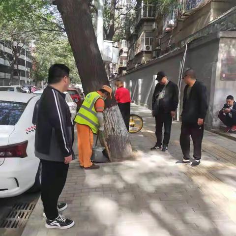 我为群众办实事•小寨路街道常态化开展辖区卫生环境整治