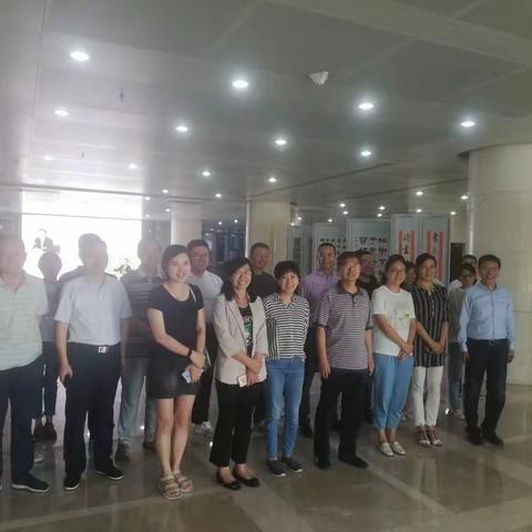 市水务局组织党员干部参观“写家训  抄家书”书法展