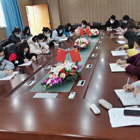 齐心协力   笃实前行——东升桦珑学校四年级十二月份级组会议