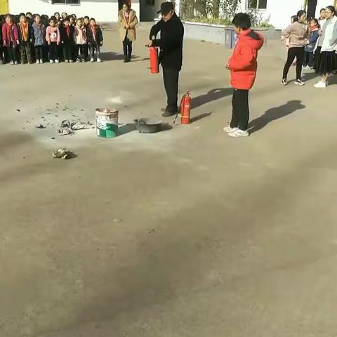 珍爱生命，防患于未然——栖山镇马村小学开展防火演练