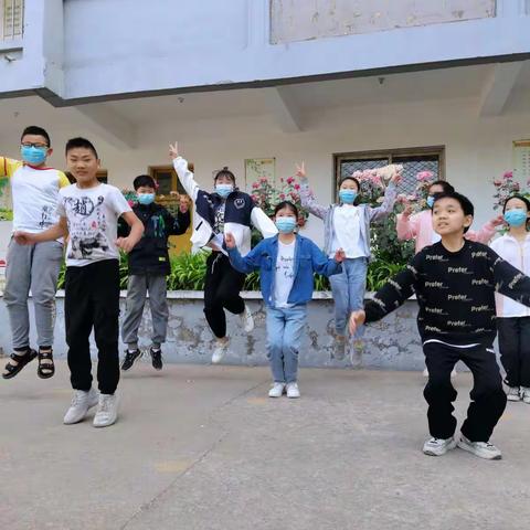 桃李满天下，师恩难忘怀