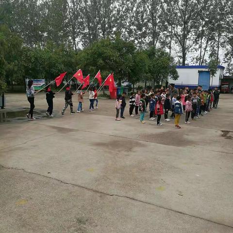 栖山镇马村小学举行发展少先队新队员活动