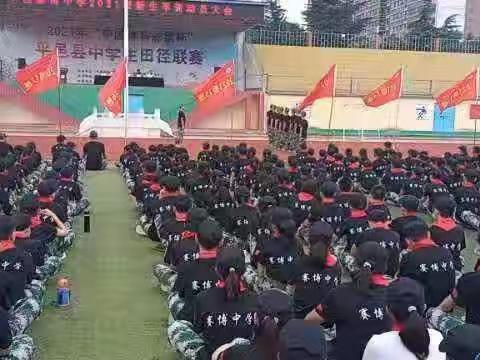军训磨炼迎开学  英姿飒爽展风采