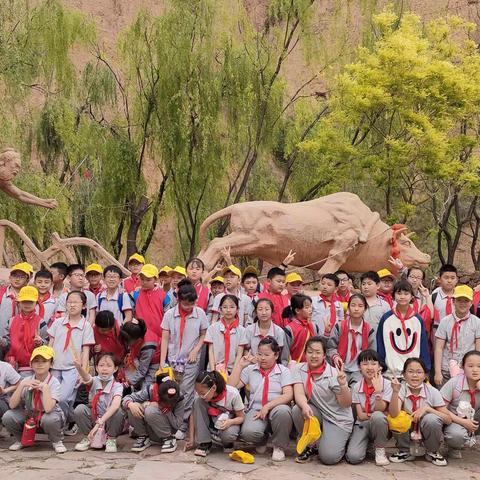 迎着朝霞 ， 开启研学之旅！