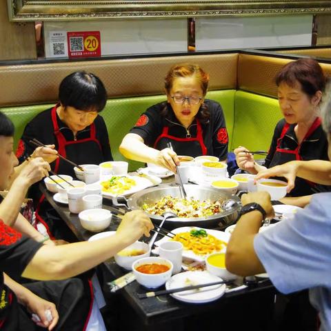 老顽童们记念快乐童年