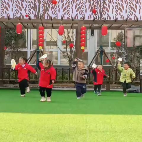 “春暖花开幼见美好”托班刚分班一日生活