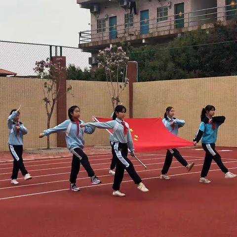 学习雷锋好榜样，同心捐赠压岁钱——团范小学少工委组织爱心捐赠活动